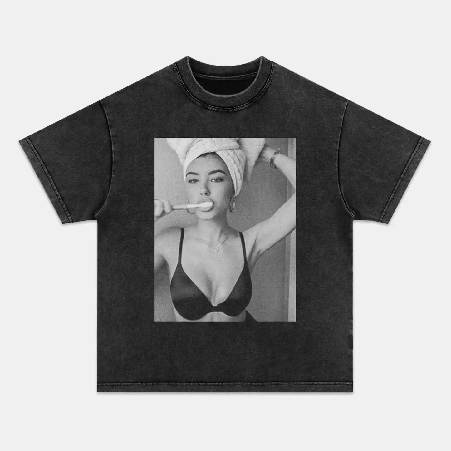 MADISON BEER Brushing teeth TEE