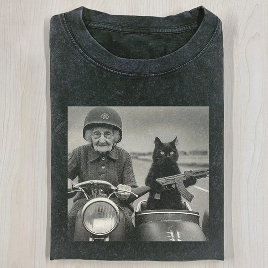 FUNNY GRANDMA AND CAT T-SHIRT